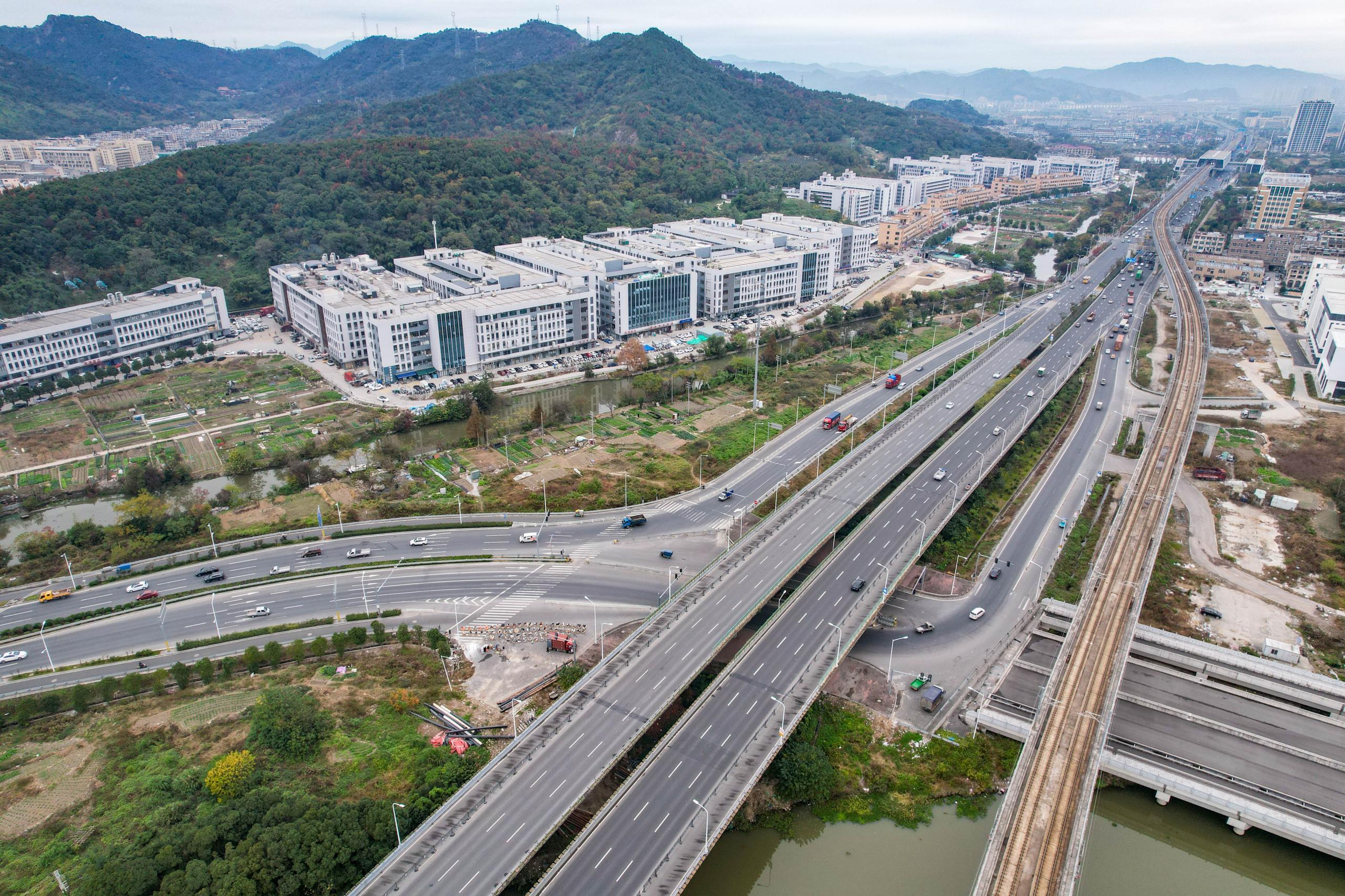 溫嶺澤國至玉環大麥嶼疏港公路工程（溫嶺段）公路項目橫峰互通路面標段施工